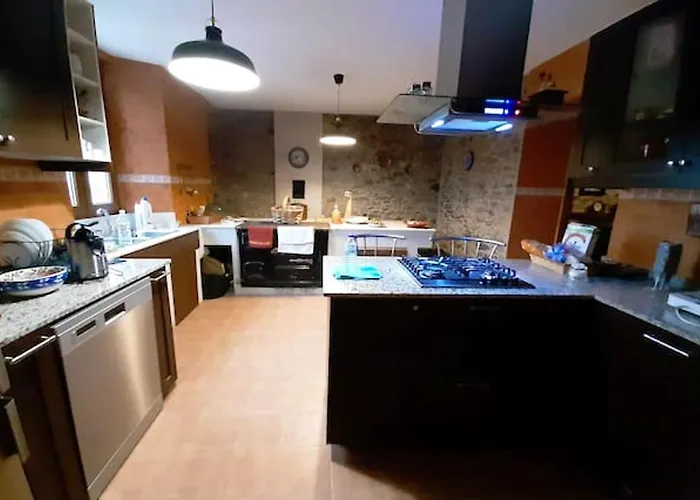 Villa Spacious Villa With Pool In Empalme De Vilar - 300 M², 8 Guests *